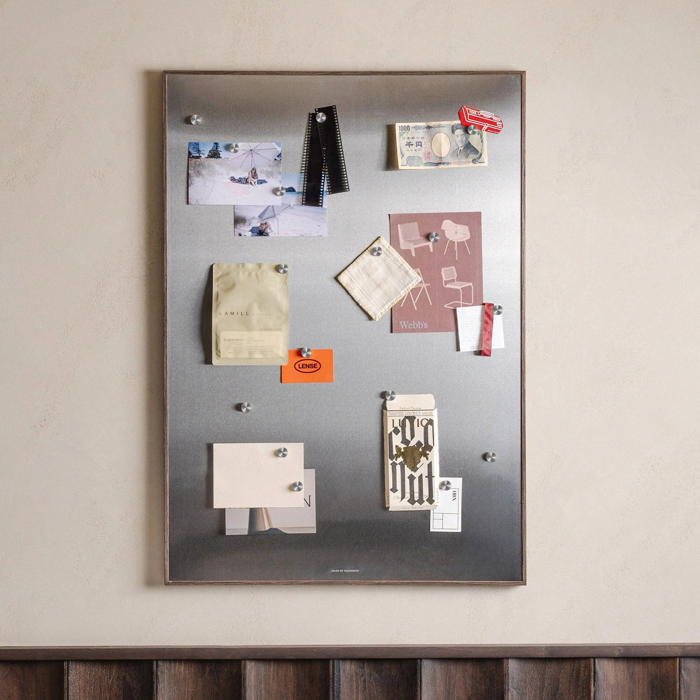 لوحة عرض مغناطيسية معدنية مؤطر - مراجعة Desk Setup Photo وسعره